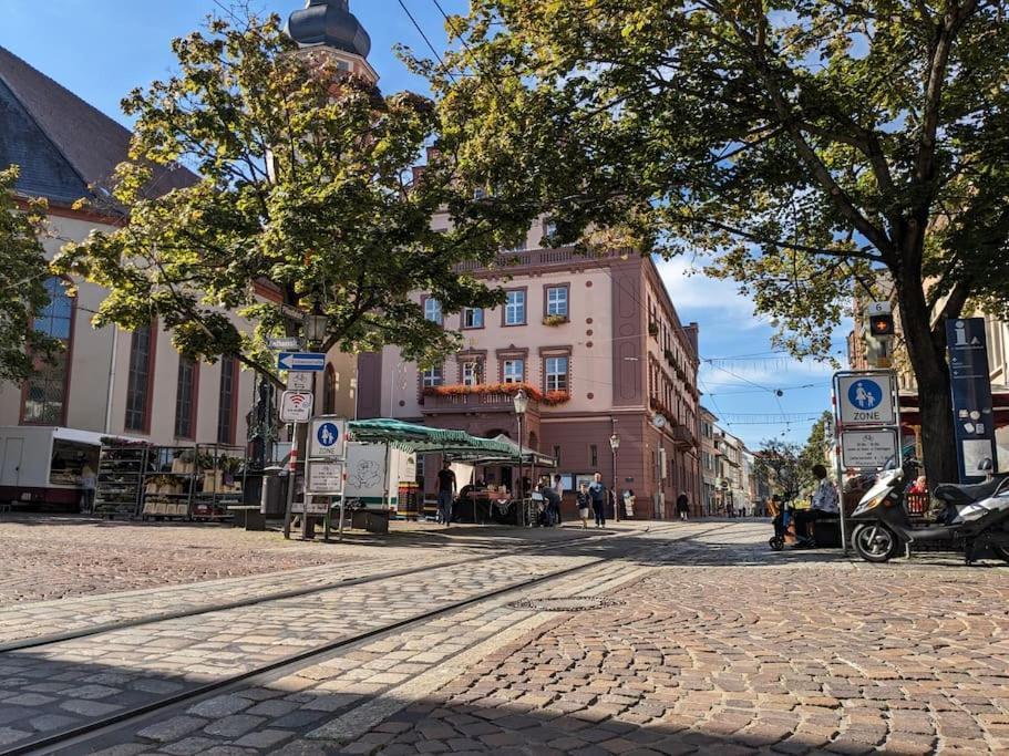 65Qm Altbaucharme Mit Zwei Balkonen Leilighet Karlsruhe Eksteriør bilde